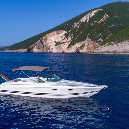 بوتيل Unique Private Boat
